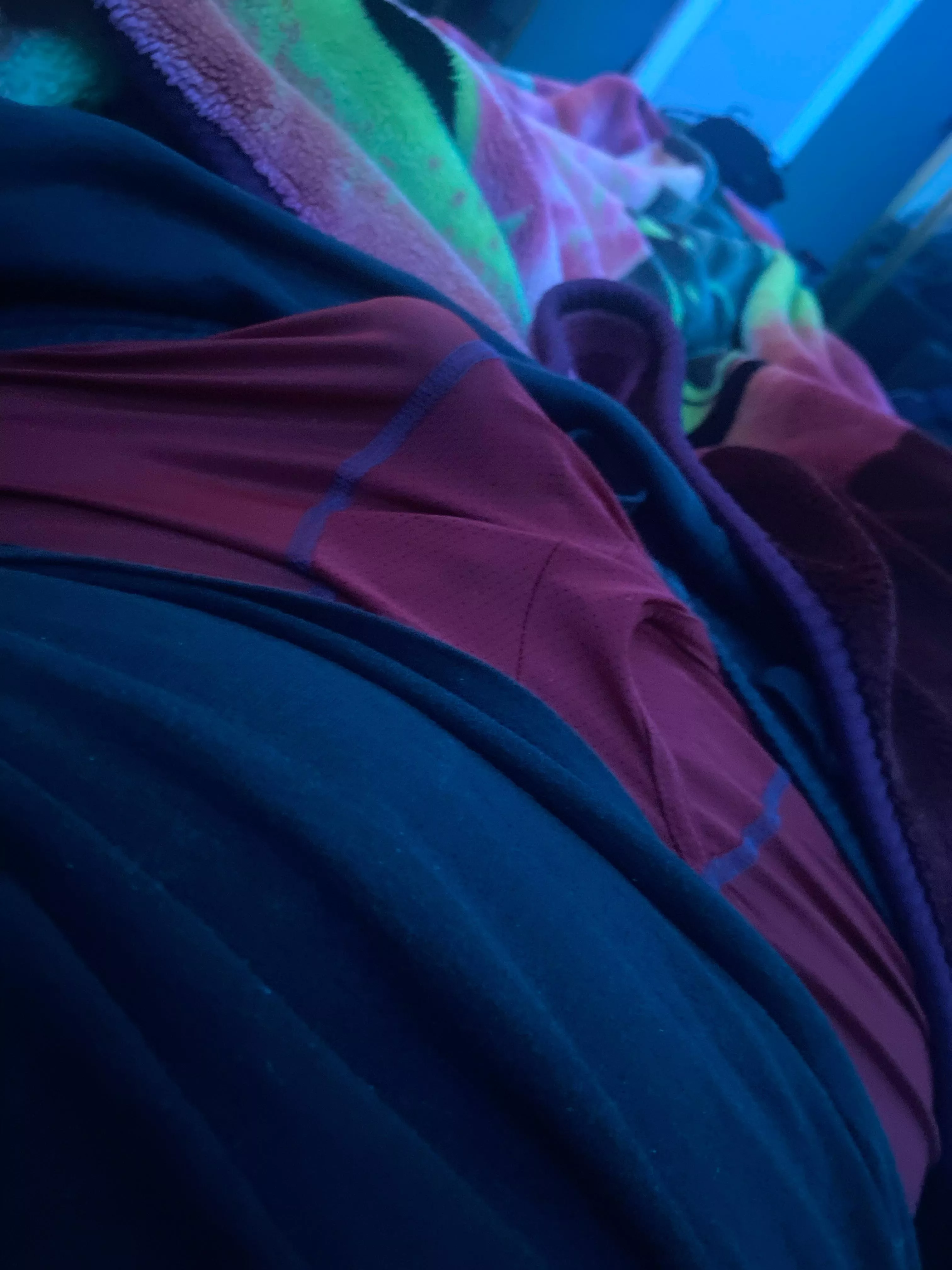 18 bi m, into older & bottoms. Snap; georgeal.18