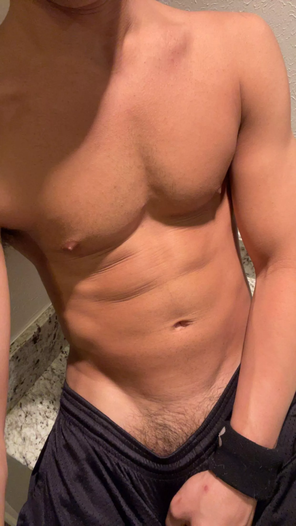 24. hot guys hmu @elco6565