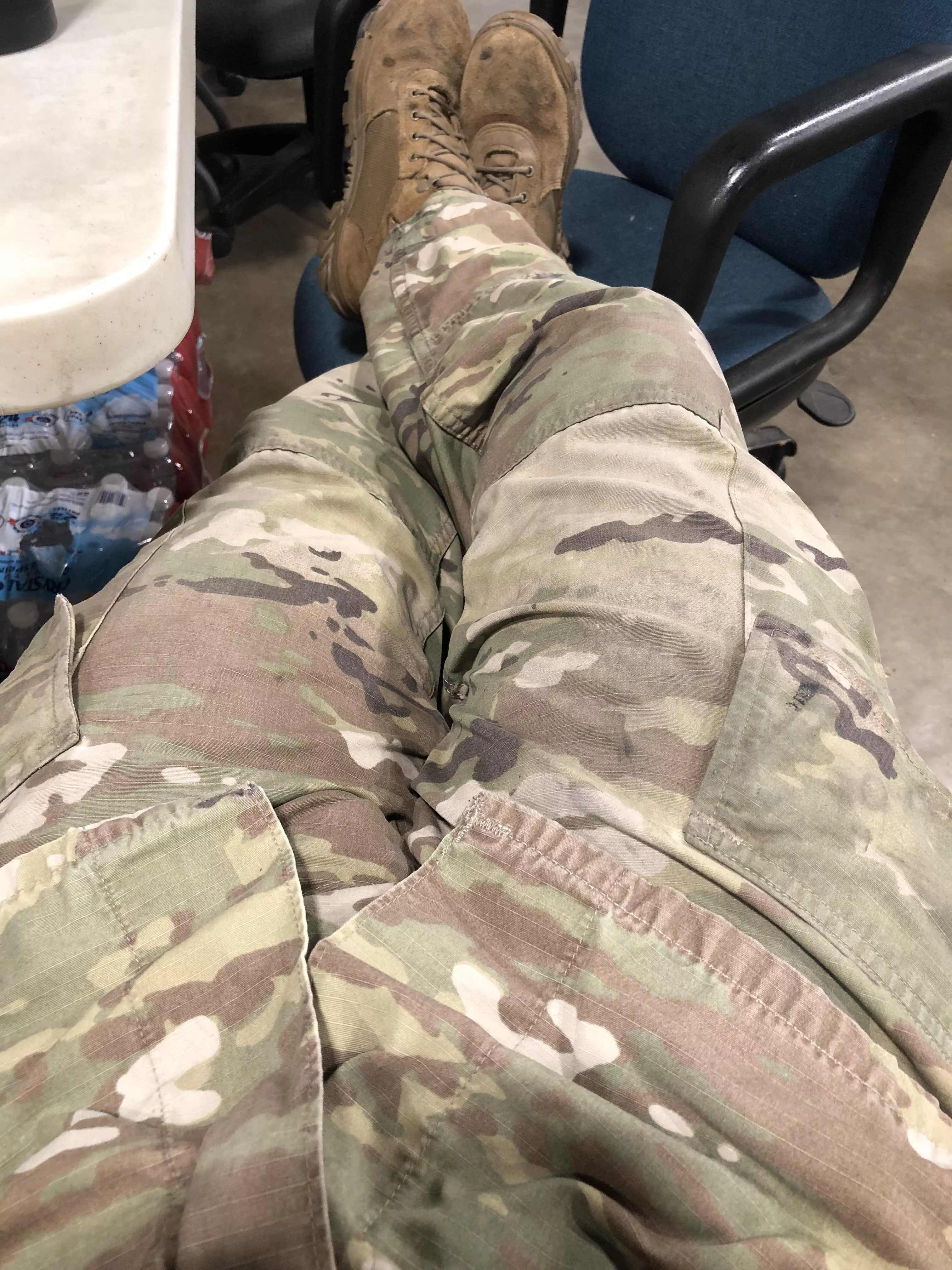 27 Top… just got to work. Trying to find a cool and cute bottom younger than me to talk to long term. Twink+ twunk+ face+ hmu@ cole_jones1995