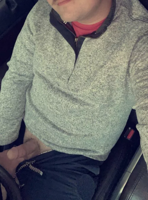 (28) just your average blue collar man that’s into masculine dad bods and bears.