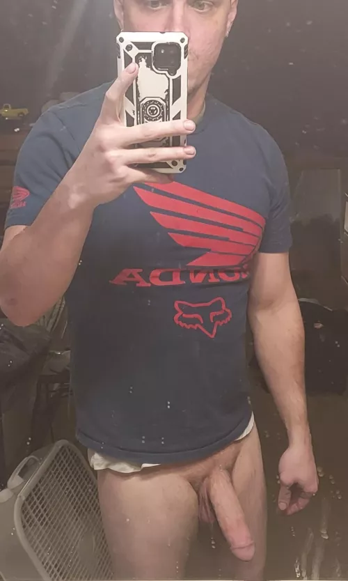 [32] help wanted , apply within