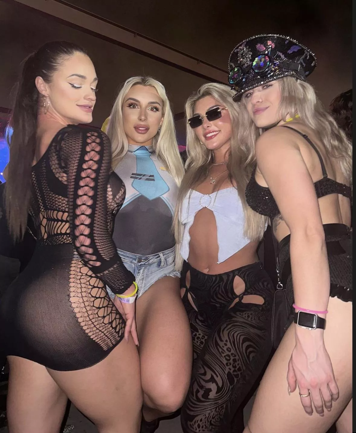 Anyone else completely miss the meteor show at Afterlife??? Those visuals rly do demand your attention lol. Amazing show tho