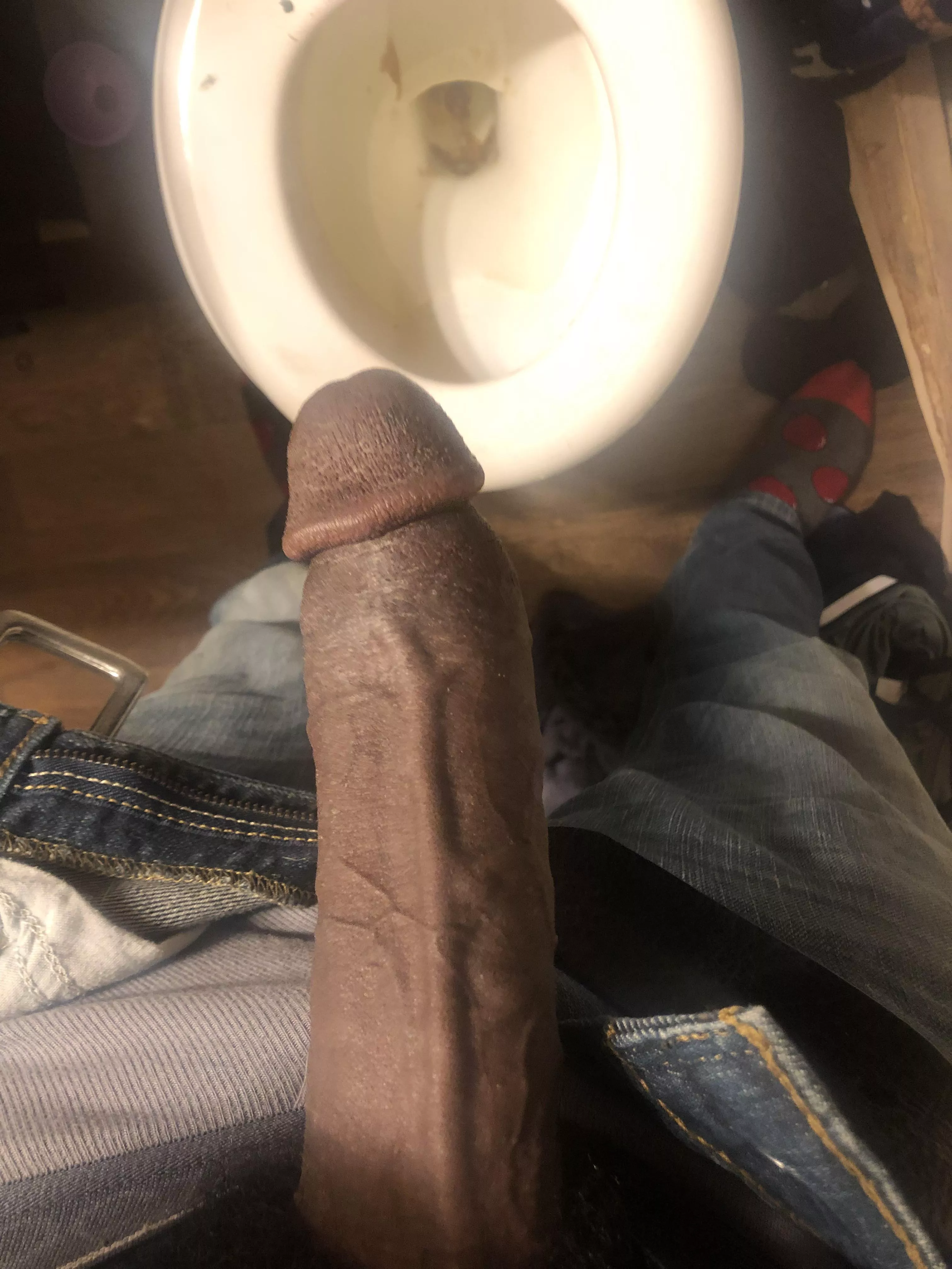 At work and look what got kinda hard 😏😏