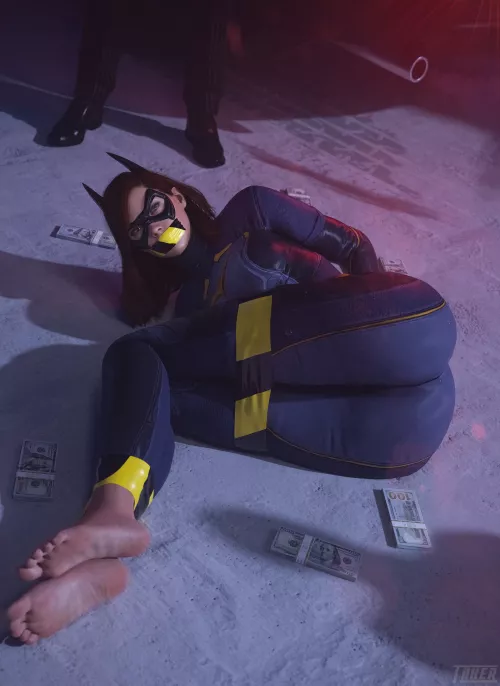 Batgirl captured (Taker) [DC, Gotham Knights]