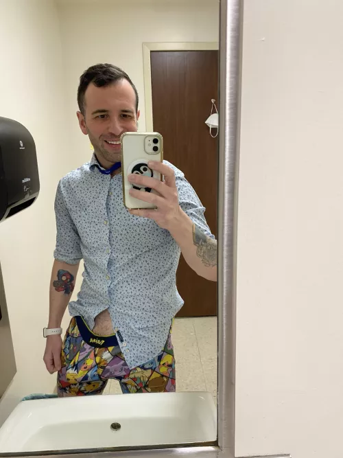 Bored and horny at work. DMs encouraged [31]