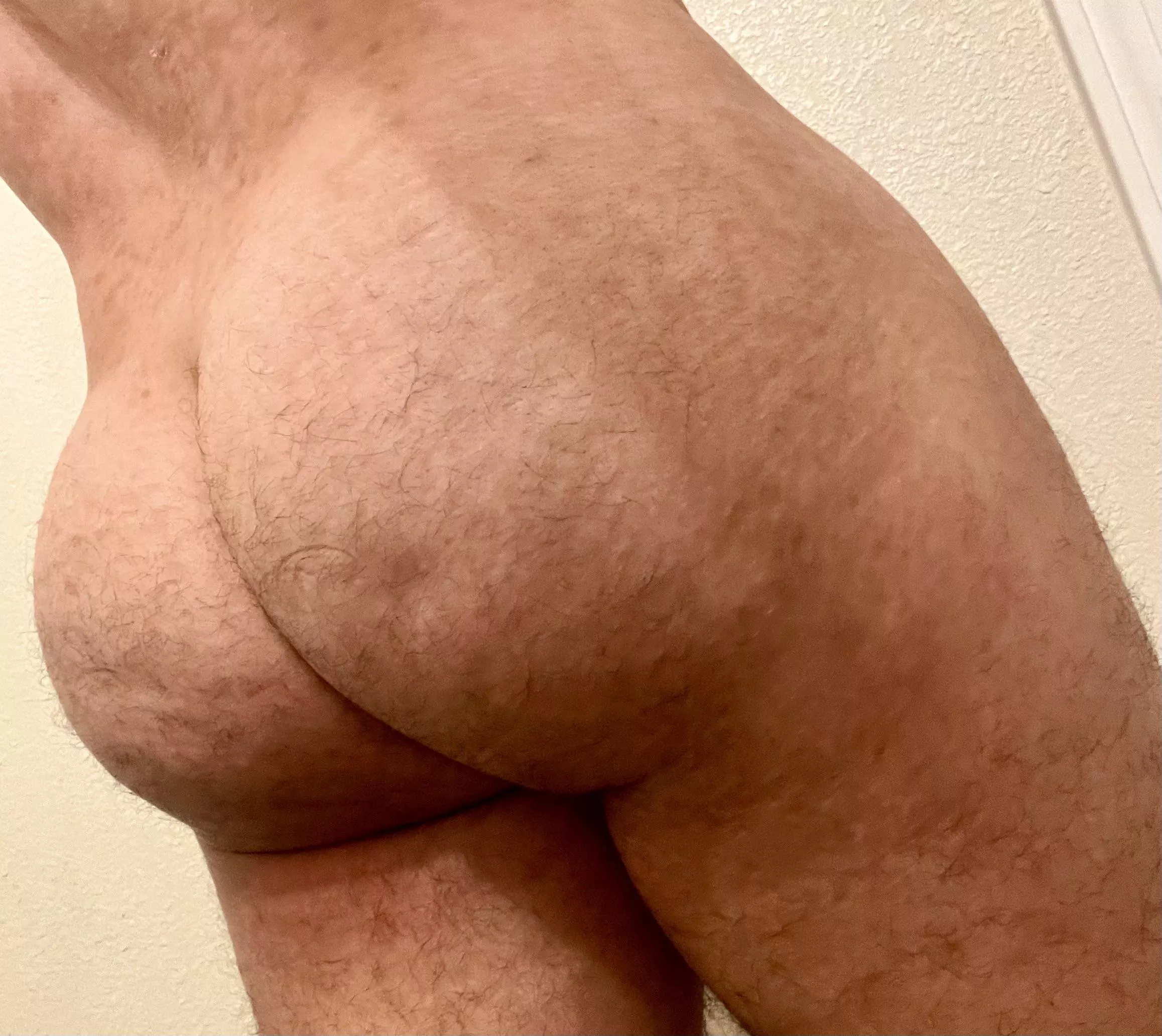 Can someone tell me what color underwear they’d like best on my skin?