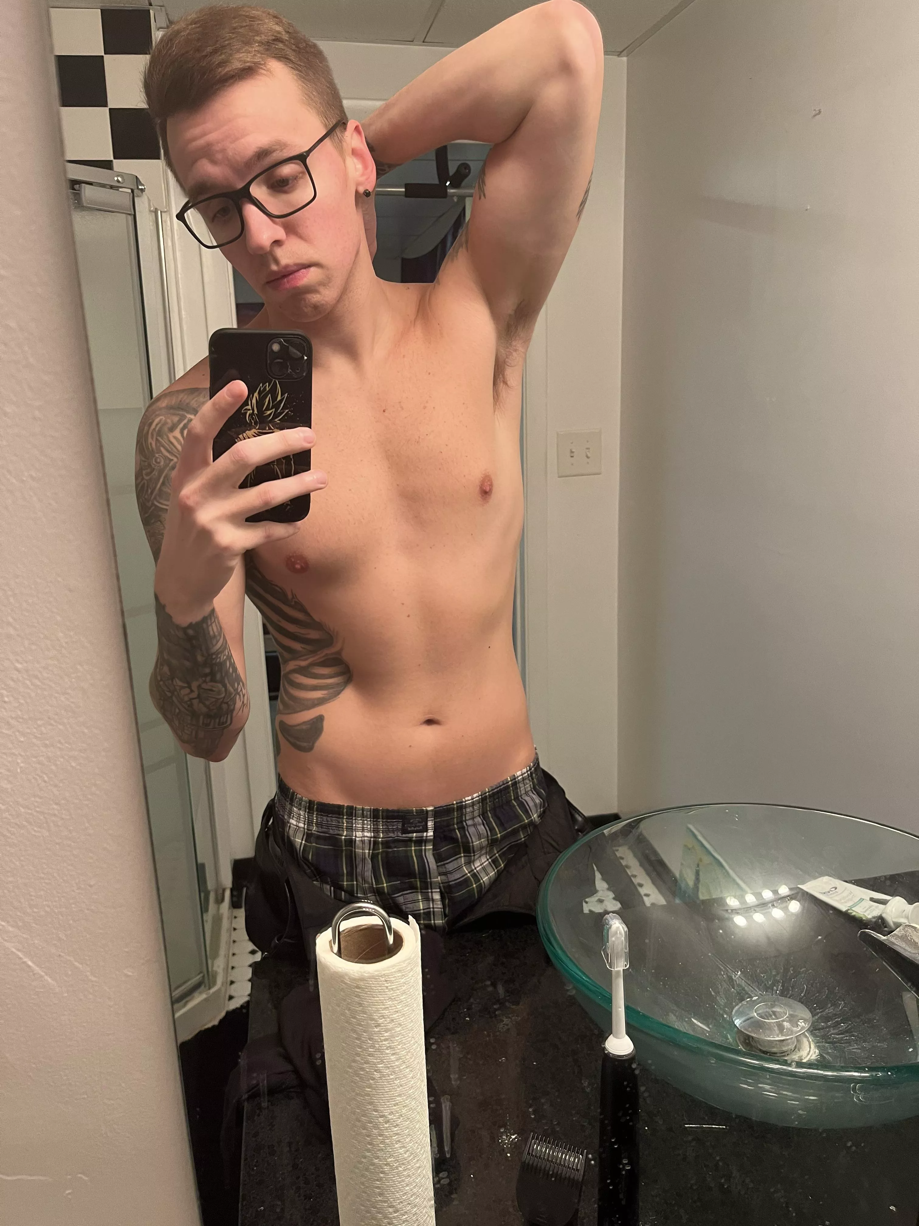 Classic gamer mirror selfie 😎