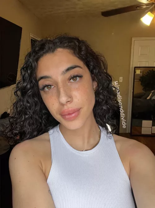 first time posting here... hi 👋 (24f)