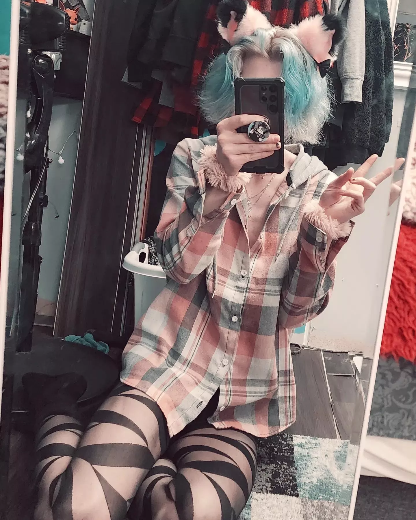 Flannels >>> on femboy Friday! 🥺