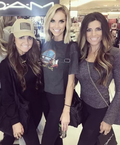 FMK shopping milfs