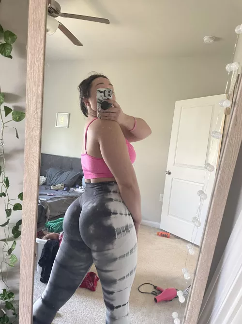 Hit upper body today but still have to show off the glutes