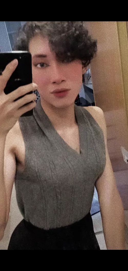 hug me from behind will u?