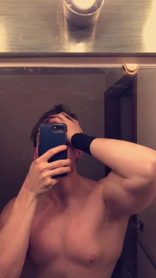 I need a pretty girl to use as a mirror