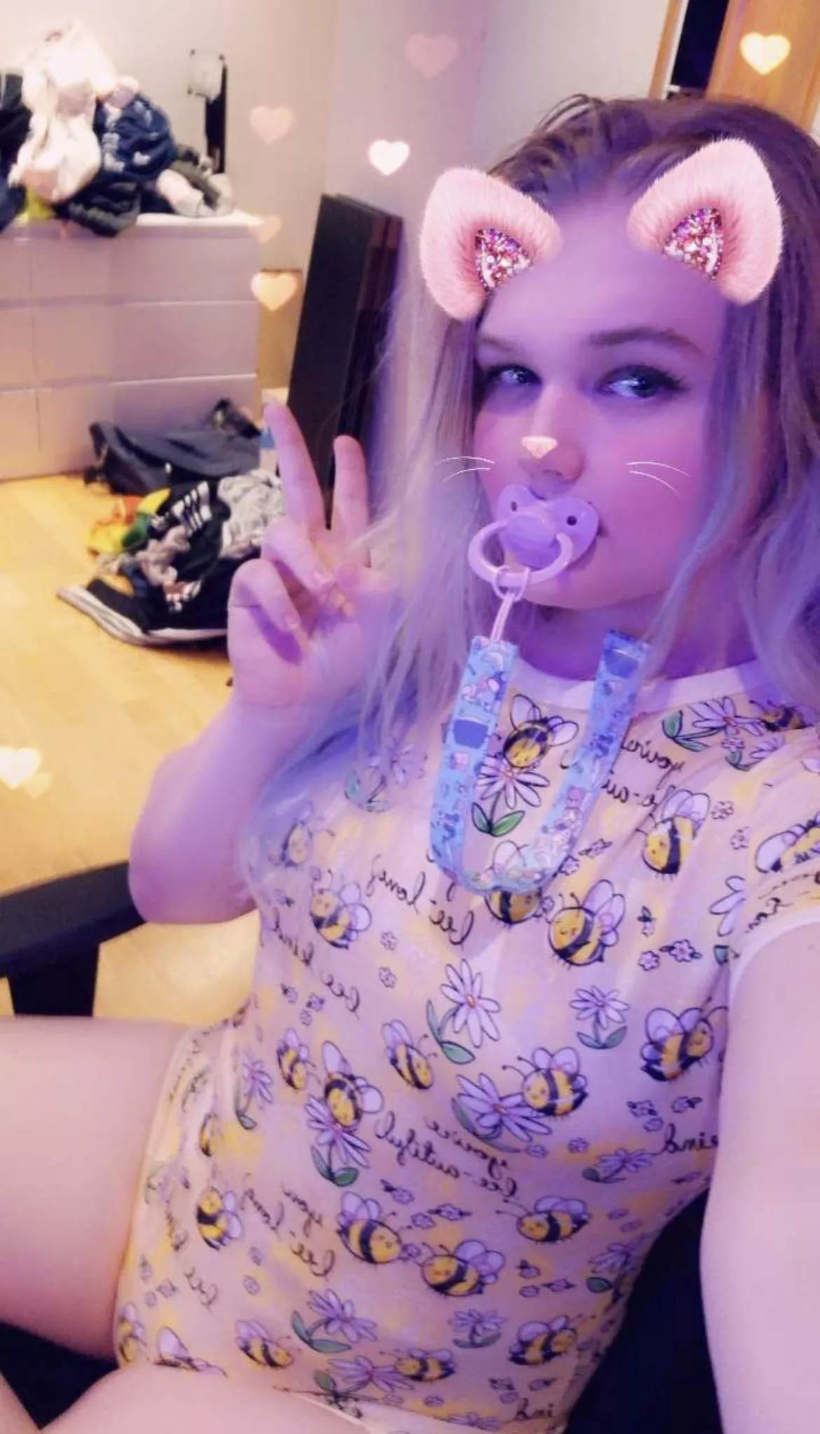 Just a lonely diaper girl, dm me to talk!