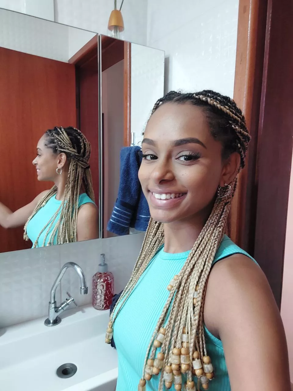 Mirror mirror on the wall, who's the prettiest of them all?