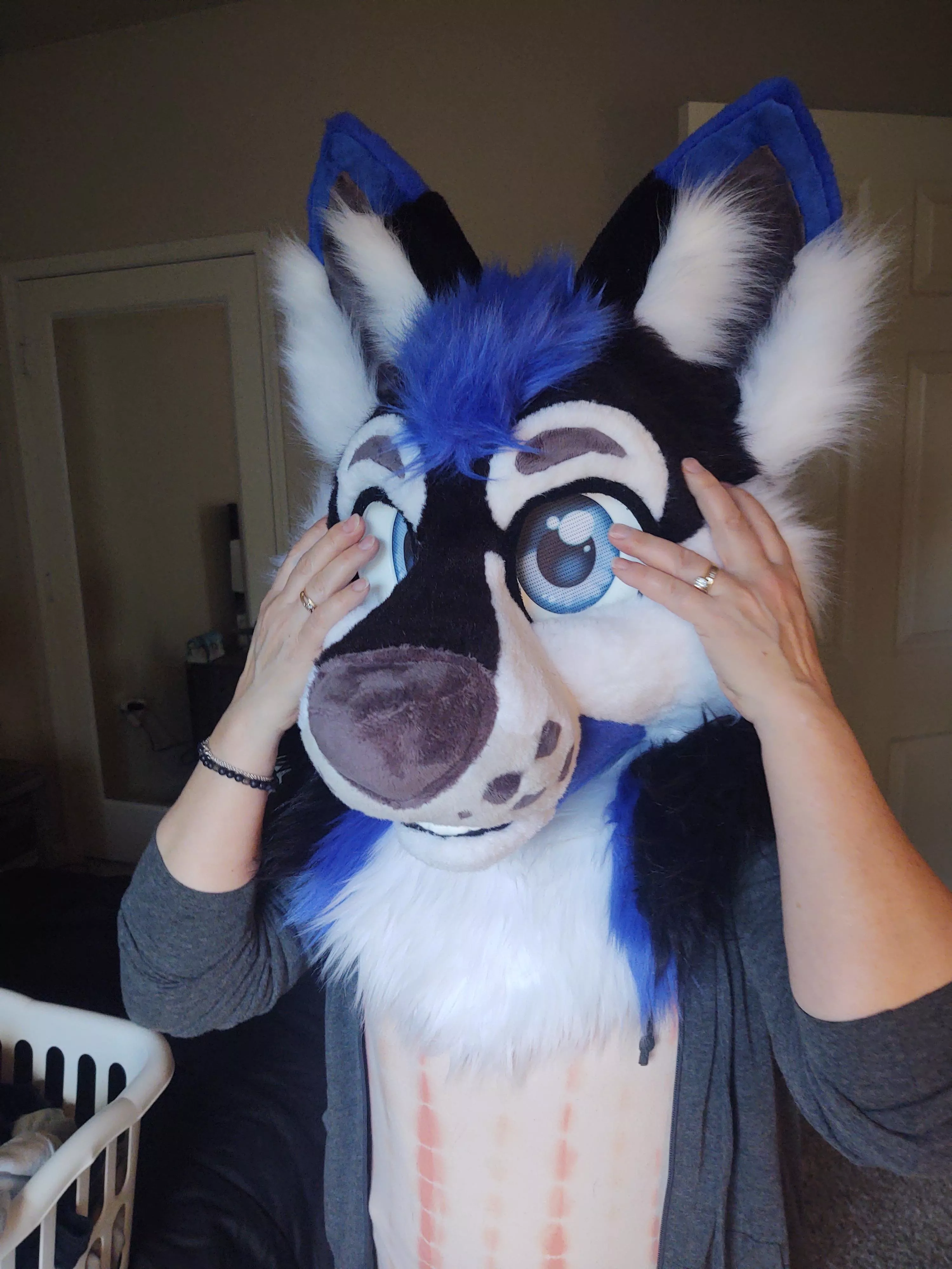My (29M) Mom (59F) asked to try on my fursuit head and I couldn't wipe the grin off my face. (OC)
