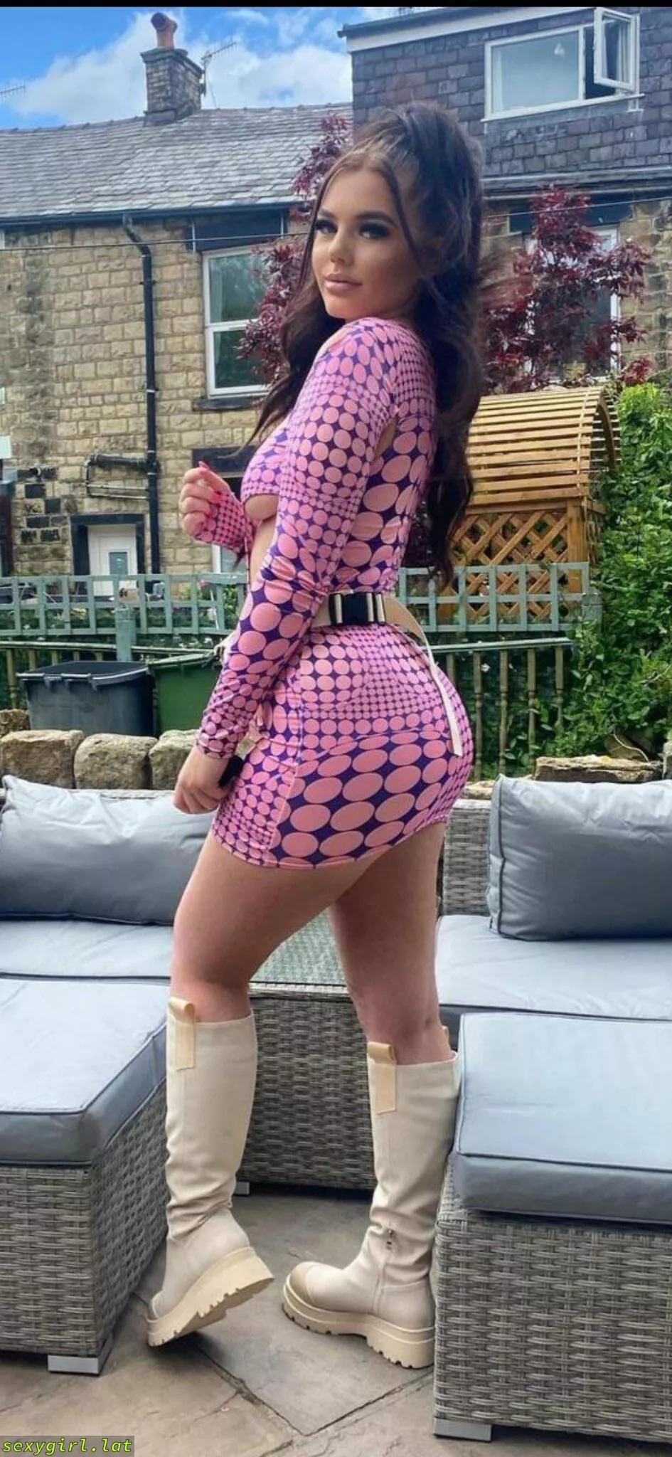 Reckon anything useful goes on inside her head?