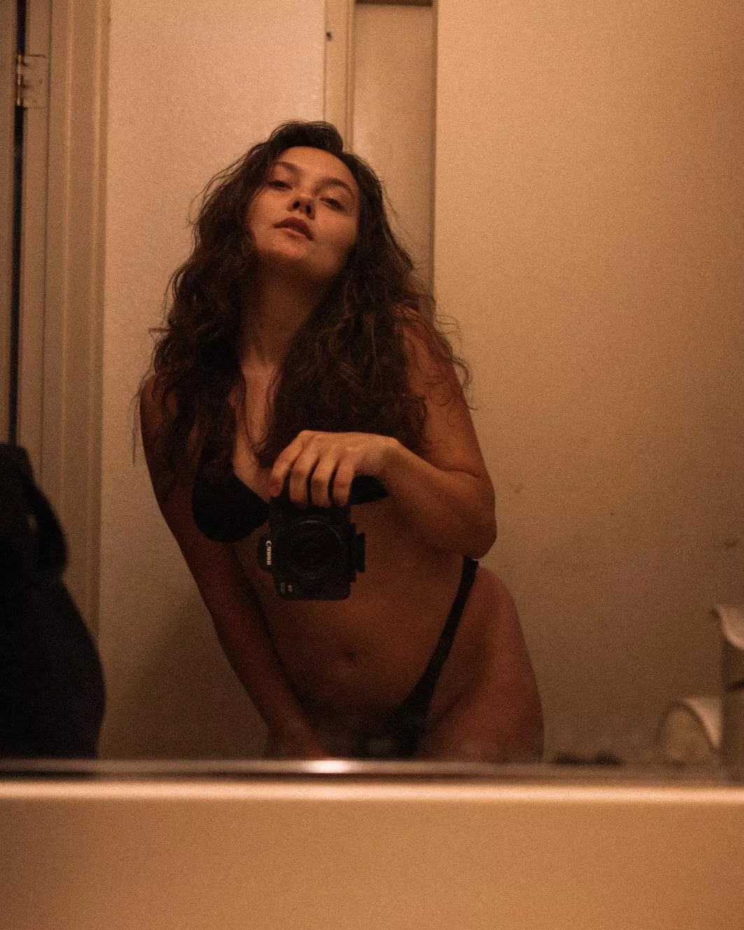 Sexy in the mirror 😍👀🥵