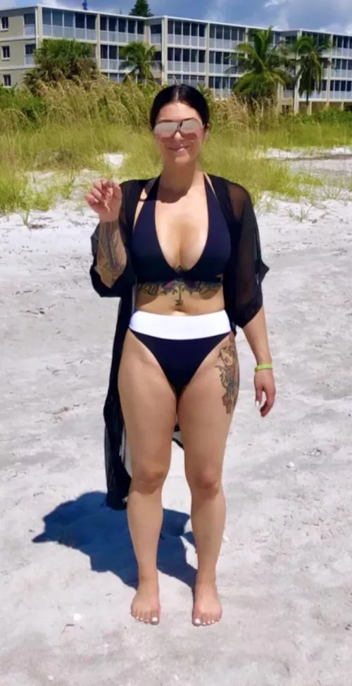 Small sea shell, big tits