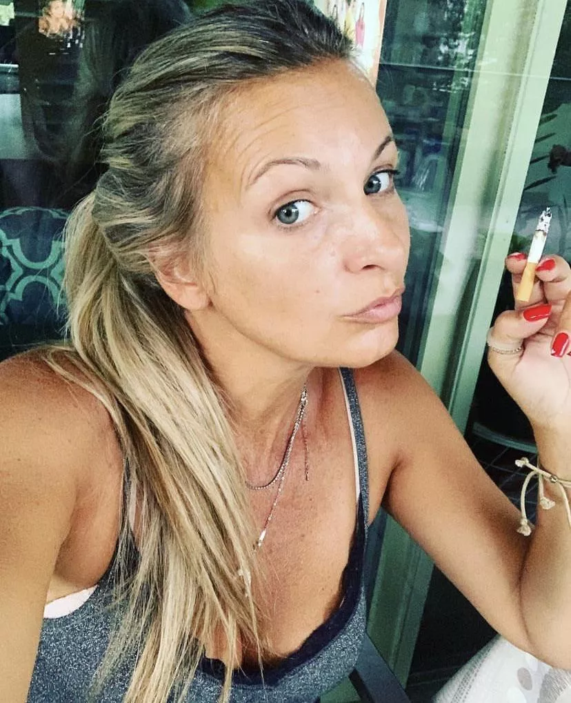 Smoking milf