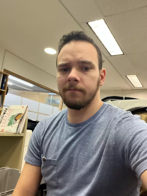 So bored at work. Need some distractions. Wanna chat?