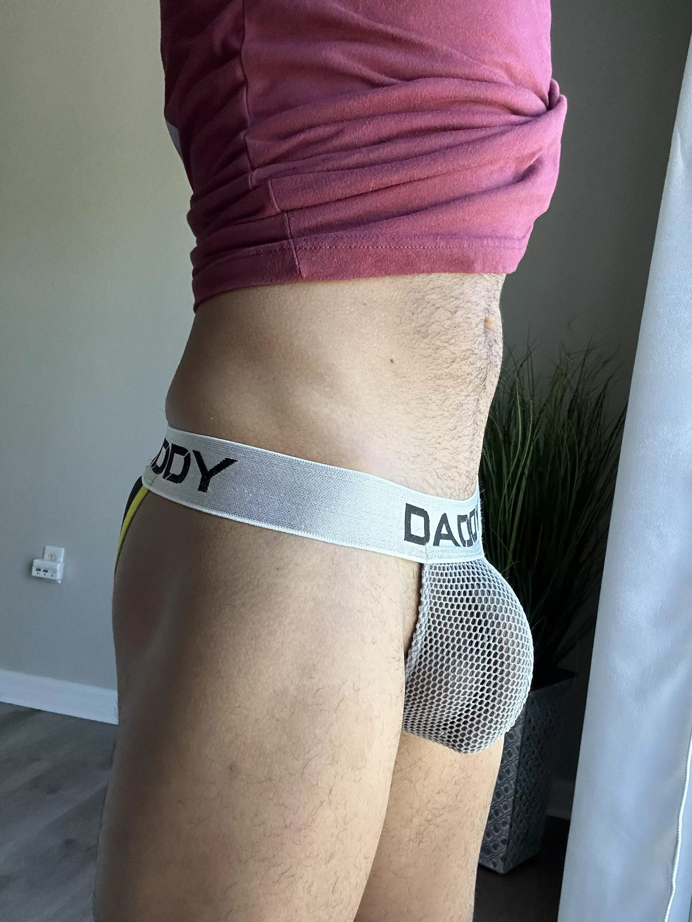 Twinkish guy in a Daddy Jockstrap…hope the neighbors don’t mind.