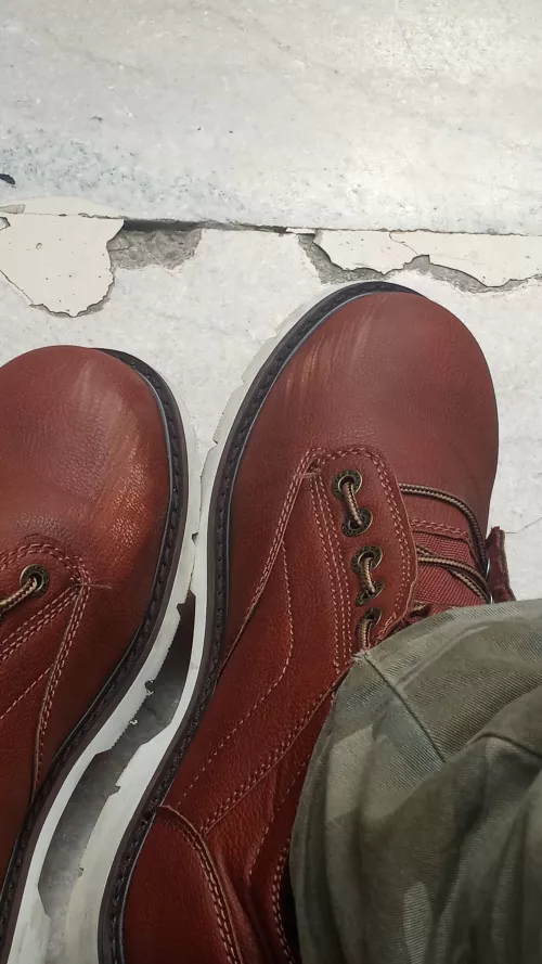 What is causing these scratches on the tip of boots? This happened to another pair as well and these are brand new.