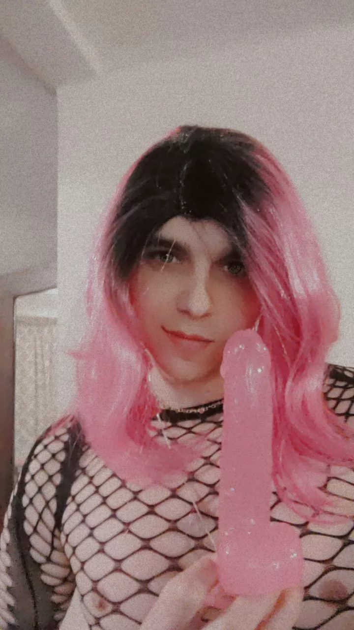 Who wants a video of me sucking it?💓