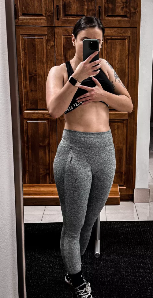 Who wants to do abs and cardio with me? 👀