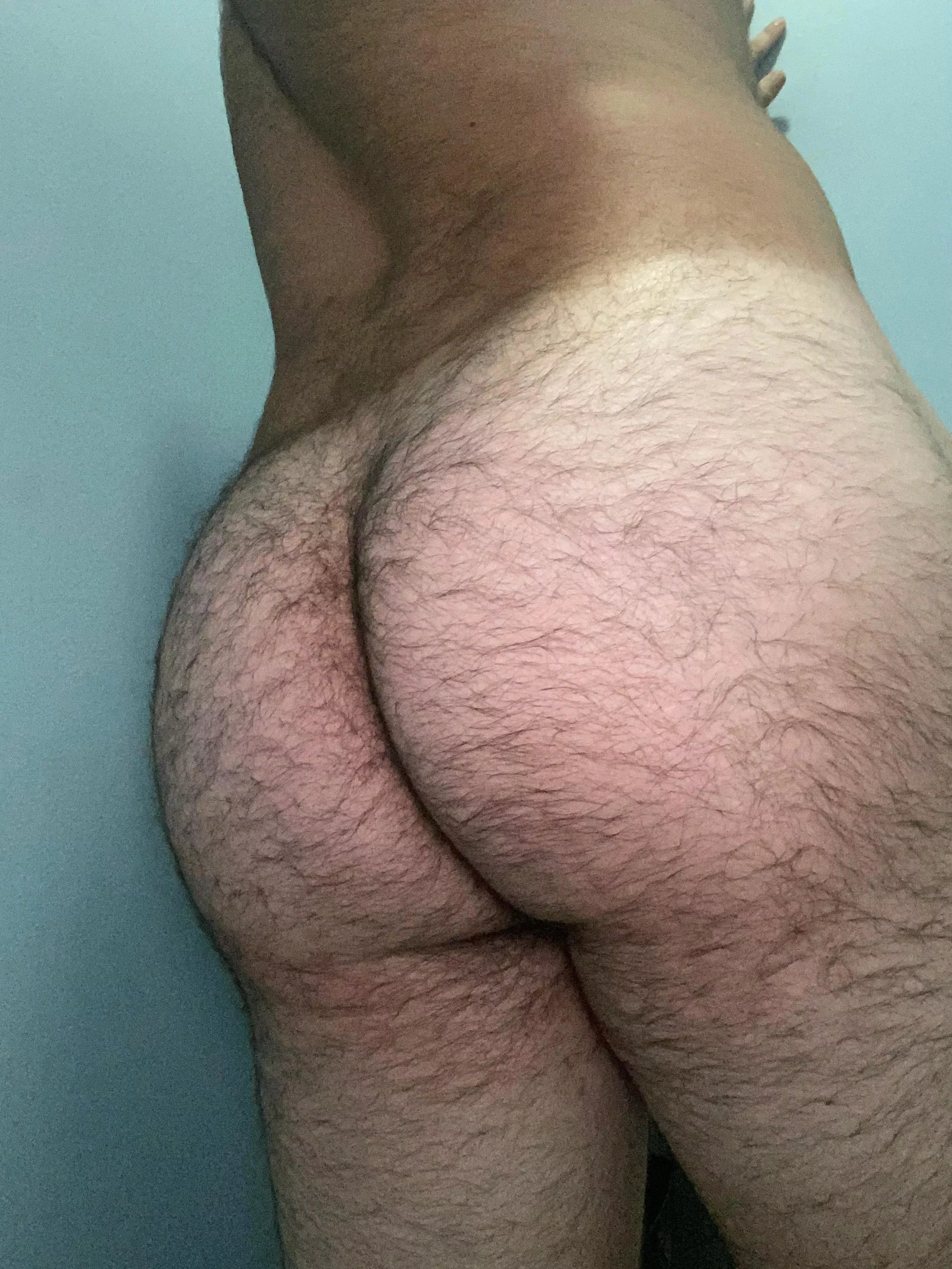 24 in shape DL with a big furry bubble butt. 😈Add my snap: FrryB1 or DM me.