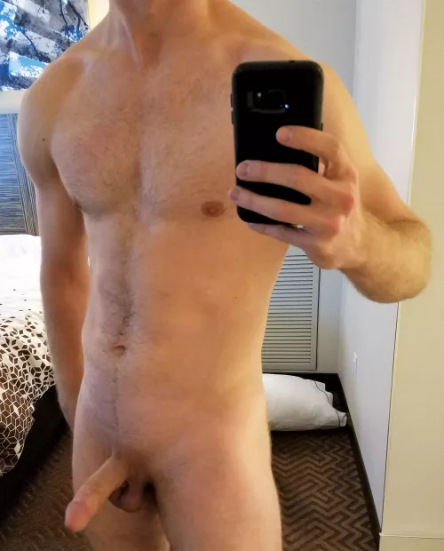 24 Jerk off to me live while I shower and cum? @athleticeng Fit/slim only