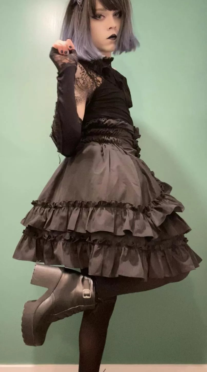 Absolutely in love with this outfit🥰🖤 makes me feel so cute