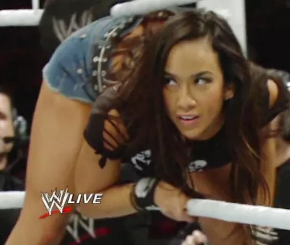 AJ Lee 👀