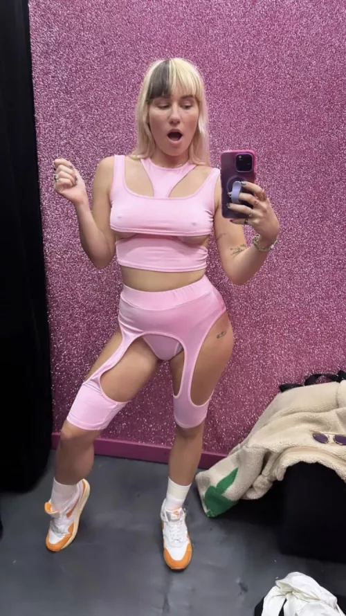 Any sissy who want or jerk of with mommy nudes ?