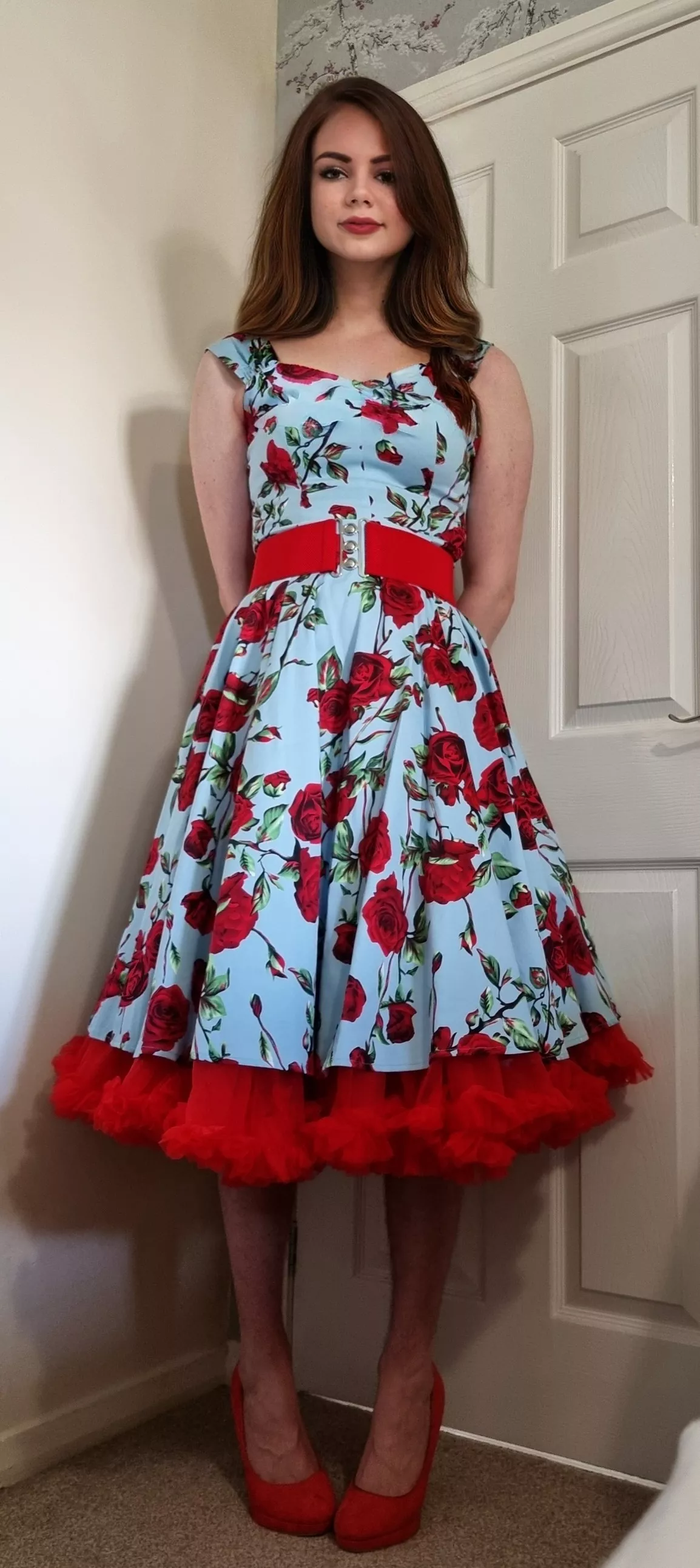 Anyone down to take a cute sissy on a date? Or would you just take me straight home? 😉