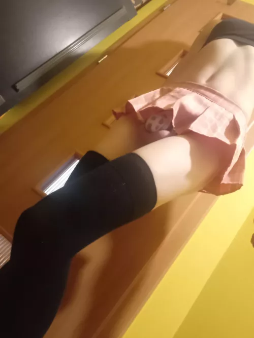 Aww what u see under there?