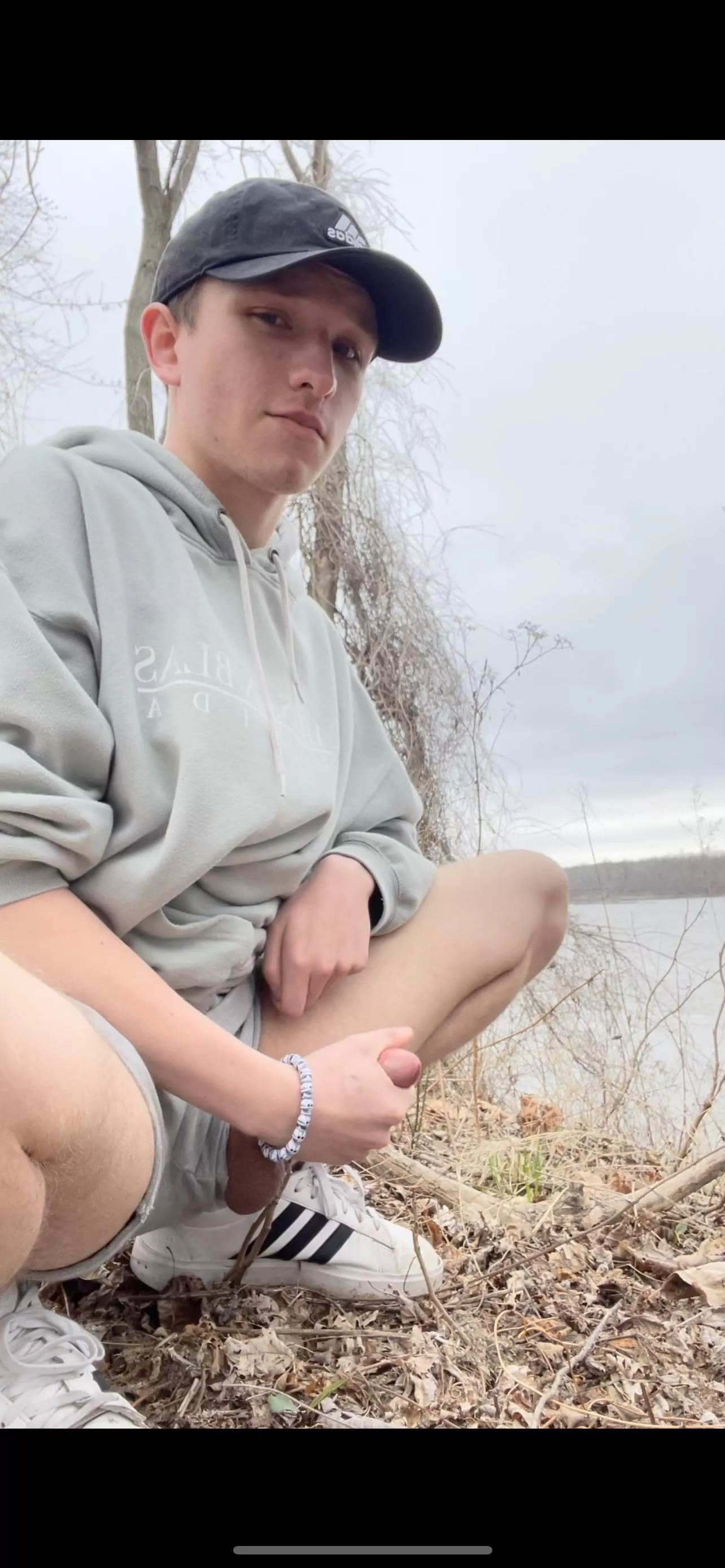 Been getting riskier lately 🤤hope I don’t get seen jerking on the shore