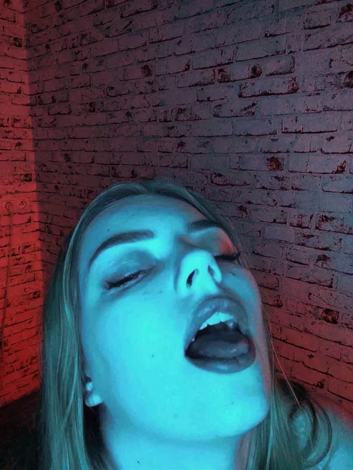 Can I be your girl next door?