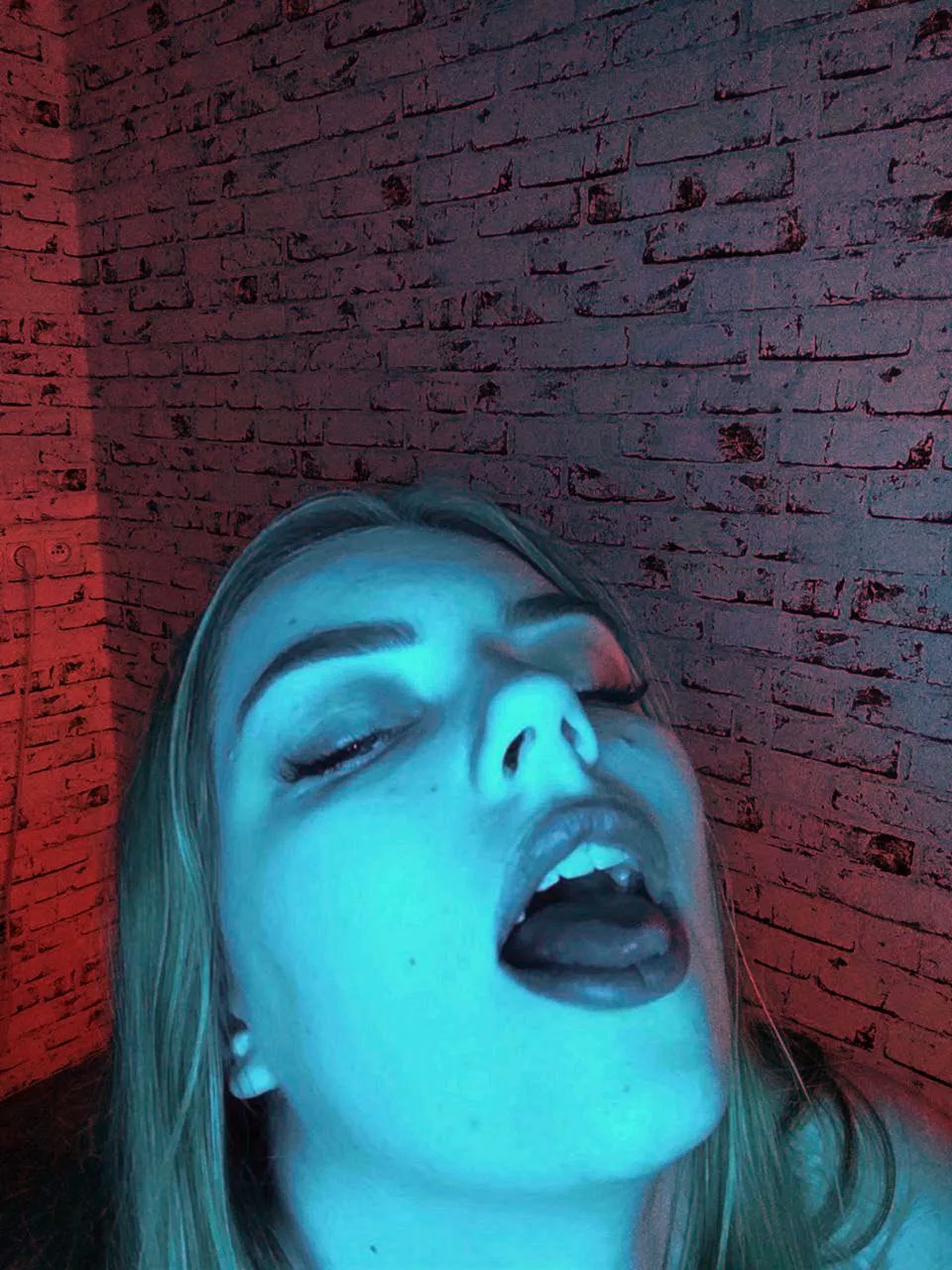 Can I be your girl next door?