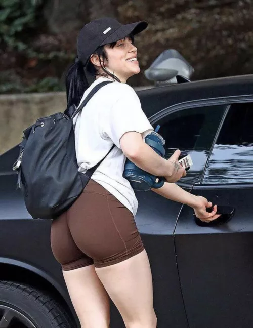 Can’t stop looking at this photo of Billie Eilish.