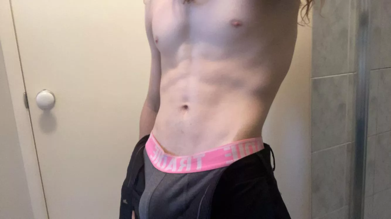 Do you like my bulge🤭🤭