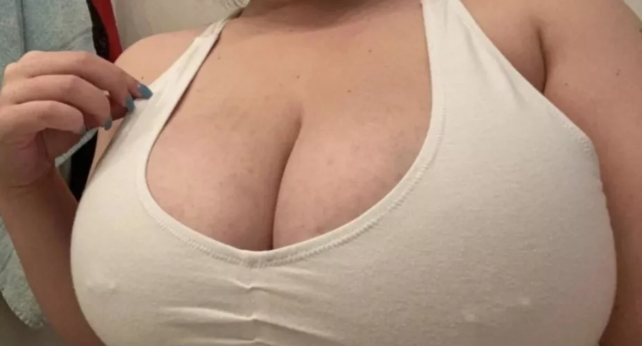 F19🥺CHUBBY TITTIES🥺