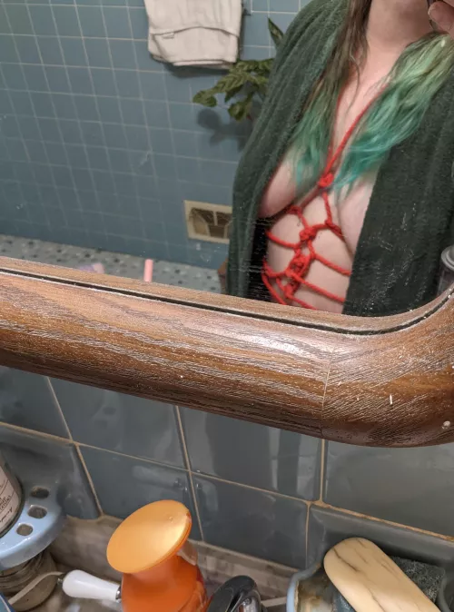 Hi bunnies and riggers. I felt beautiful in this self tie this morning. I hope everyone is enjoying their Friday ☺️ 🖤 🔥 🪢🪢🪢🪢🪢🪢🪢🪢🪢🪢🪢🪢🪢