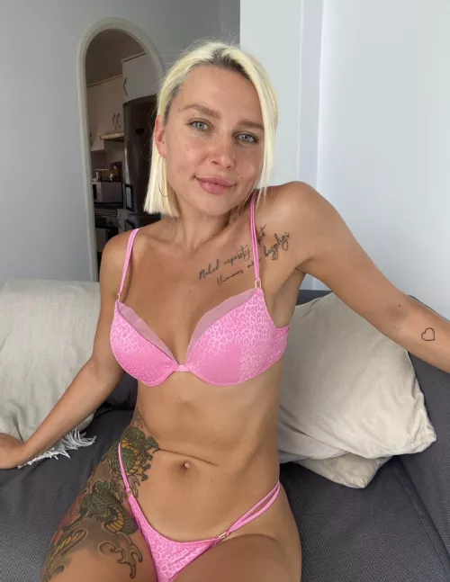 I can be your cute small blondie your wife won't know about. f32