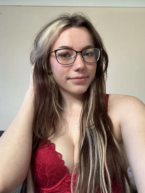 I can’t believe I used to be so self conscious about wearing glasses! Now I love them!