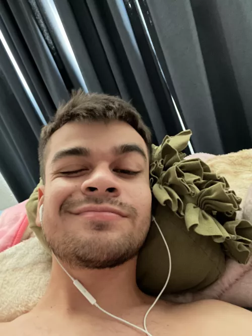 Just woke up, have a great weekend everybody. 😁💙