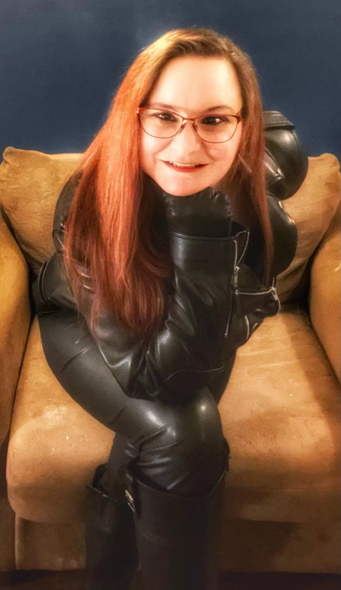 ❤️💙🤍Leather from my neck to my toes🤍💙❤️