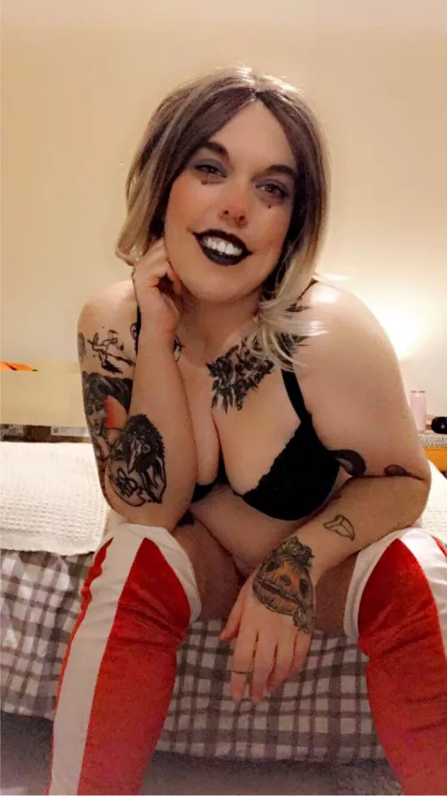 Mid dress up all smiles and feeling sexy for once 🙌🏼