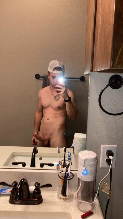 My cock is so hard tonight 😫 hmu plz😈