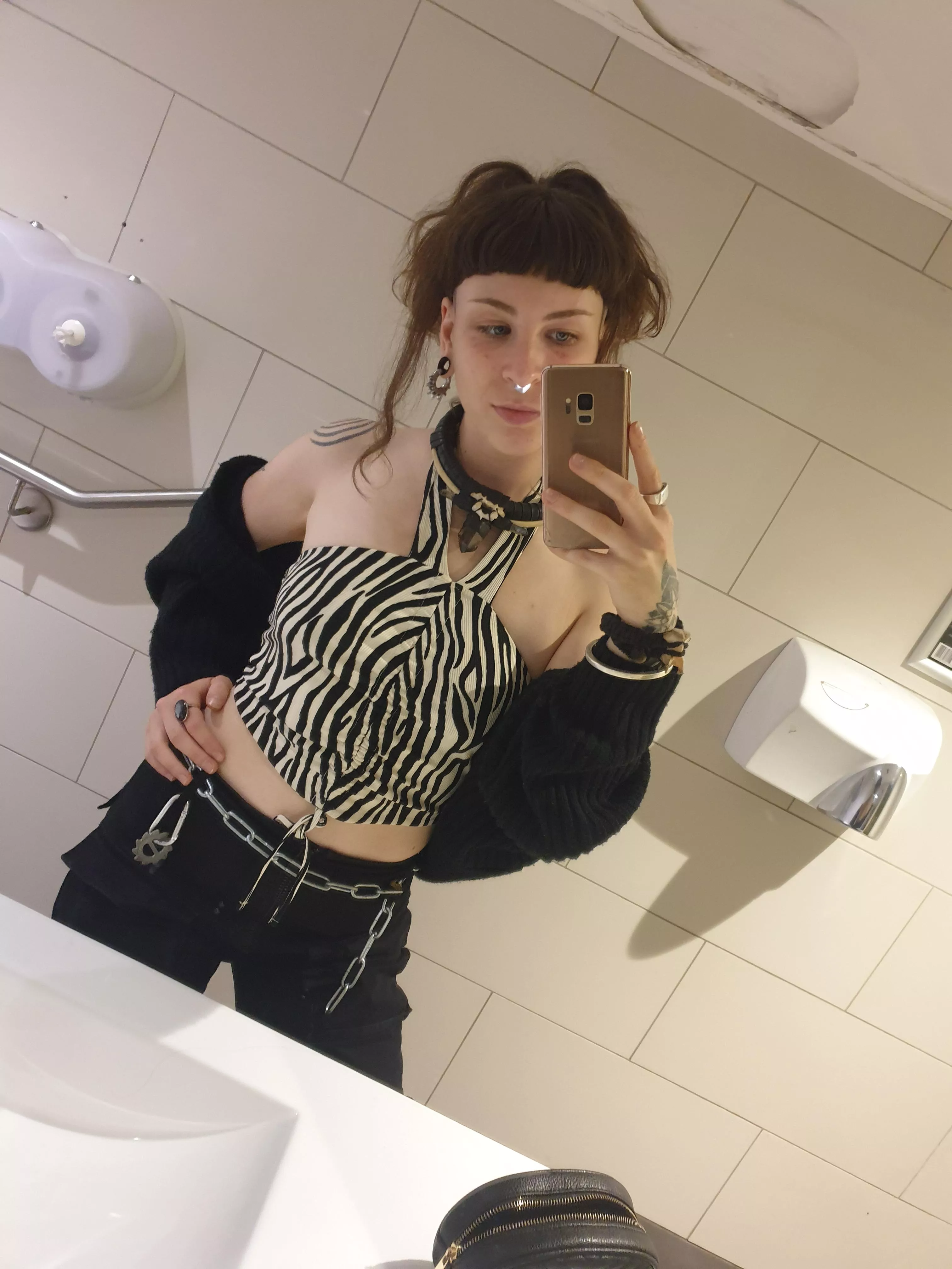 Not sure if I'm nailing the selfie game, but wanted to give it a try [F23] [F]